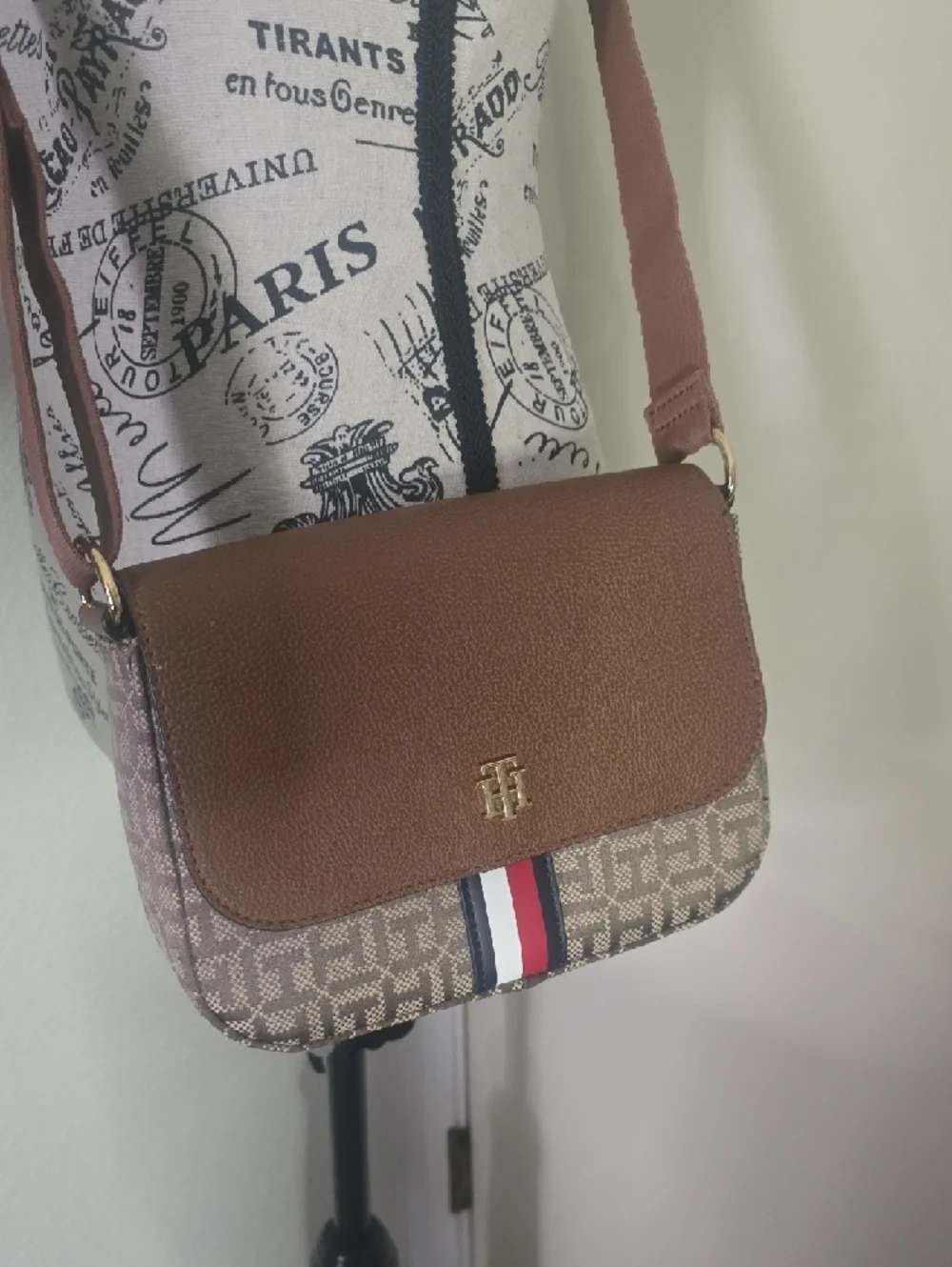 Tommy Hilfiger Brown Crossbody Crossbody/Shoulder Signature Stripe Bag (NWOT)🤎